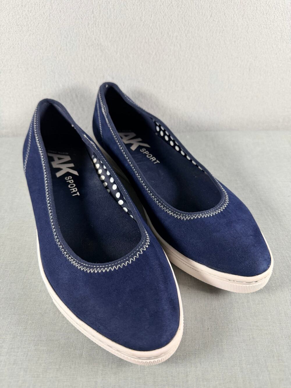 Anne Klein AK Sport Over The Top Women’s 8.5 Navy Slip On Sneaker Flats